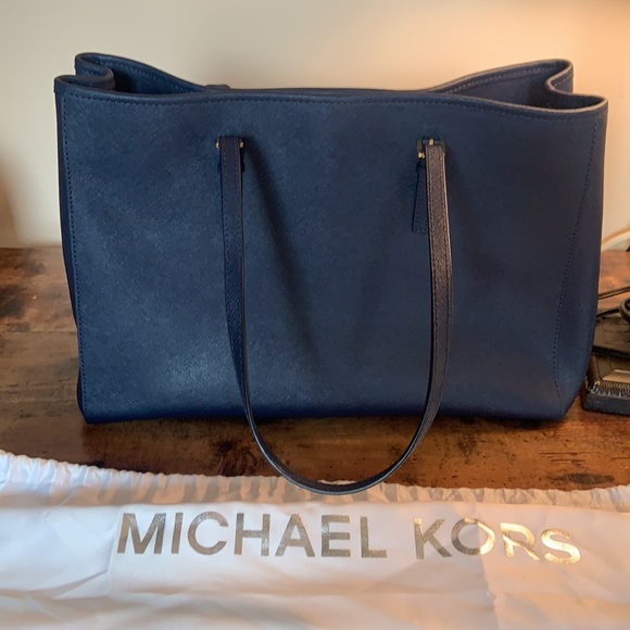 Brand new Michael Kors. Never used - Picture 3 of 4